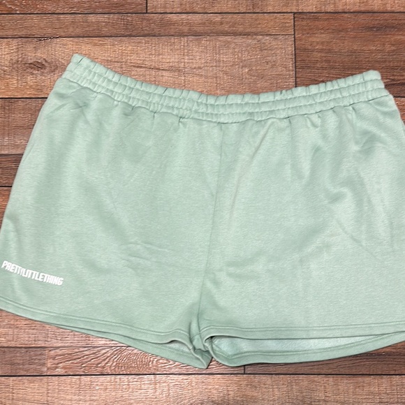 PrettyLittleThing Pants - PrettyLittleThing Green Athletic Shorts Elastic Waistband